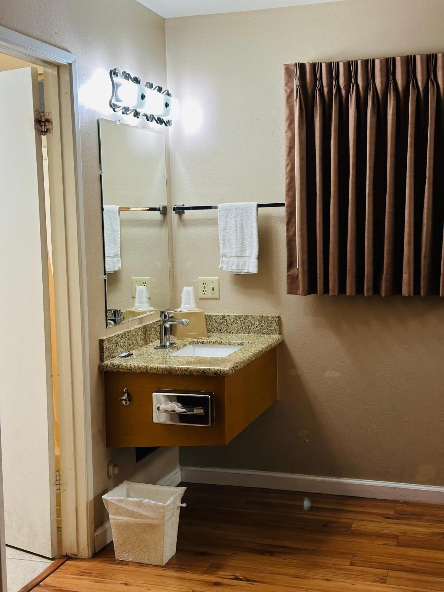 Franciscan Inn Motel Vista Ngoại thất bức ảnh