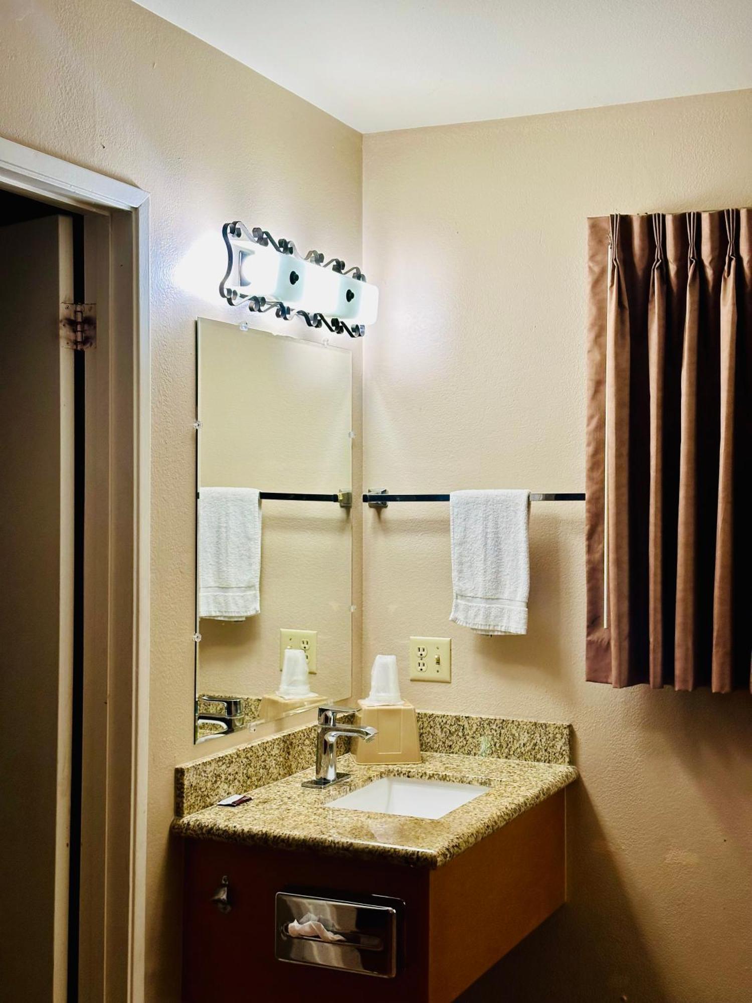 Franciscan Inn Motel Vista Ngoại thất bức ảnh